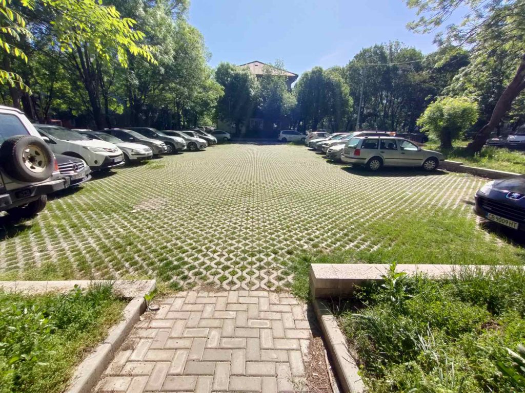Облагородяване на обект: източно междублоково пространство на бл. 122