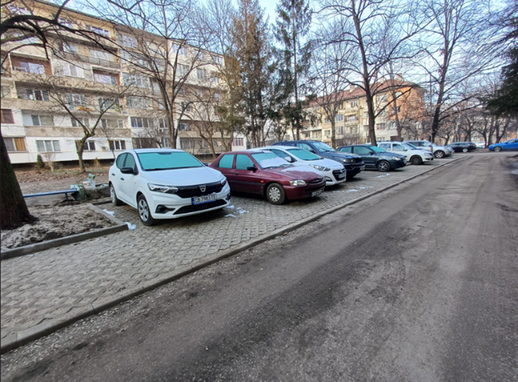 Облагородяване на околоблоково пространство пред бл. 133